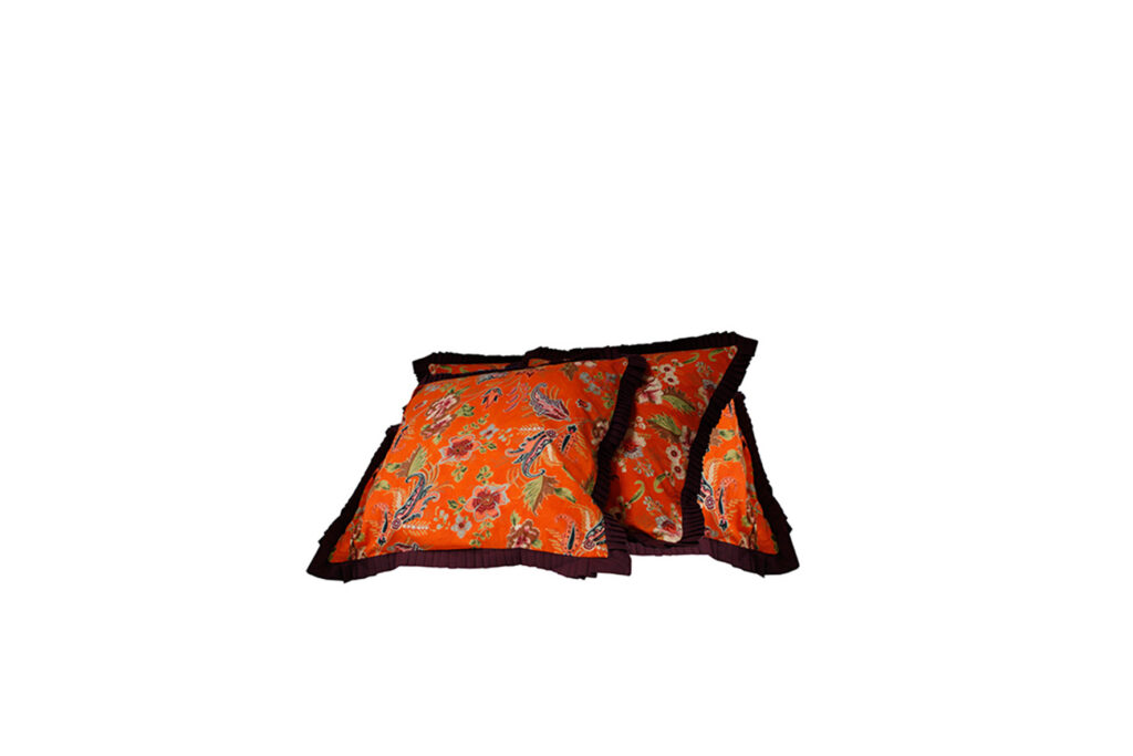 Sierkussen | Chinese print oranje met paarse rand L50xB50